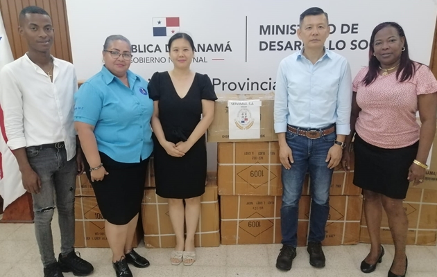 El apoyo se da en conjunto con el Mides y la Asociación de Usuarios Chinos de la Zona Libre de Colón. Foto / Diómedes Sánchez.