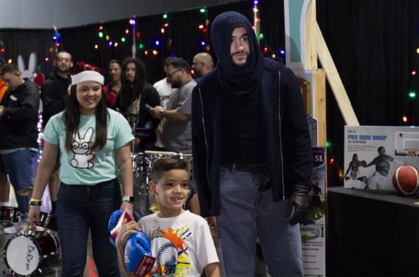 Bad Bunny delivers Christmas presents for the fourth time