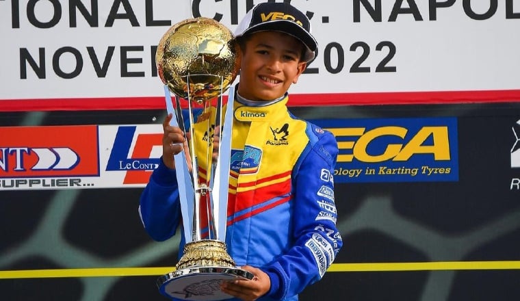 Gianmatteo Rousseau con uno de sus trofeos. Foto: Instagram