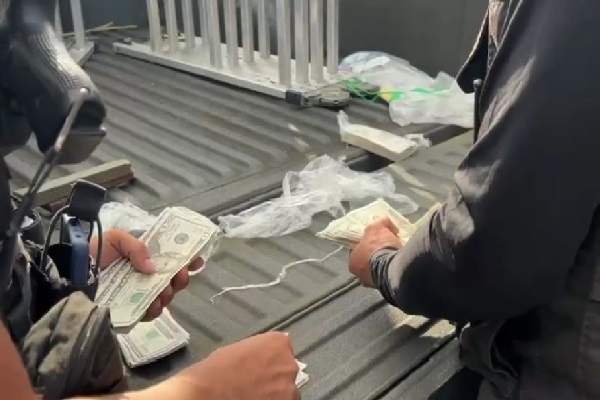 Se dio con el hallazgo de $15,400 presuntamente falsos. Foto. Diomedes Sánchez