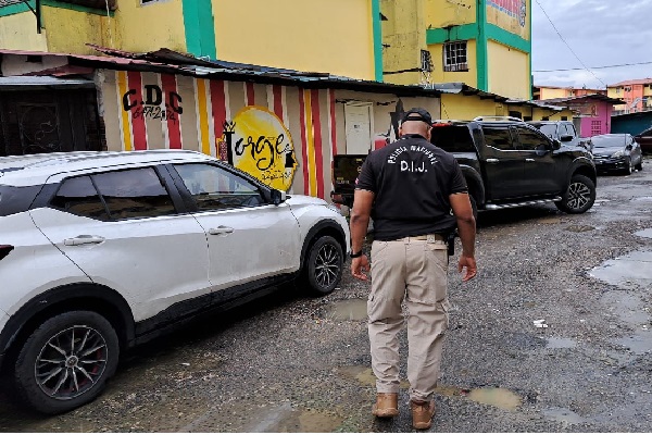 Cerca de las 3:00 a.m., llegó al área el personal del Ministerio Público para iniciar la investigación. Foto. Diomedes Sánchez