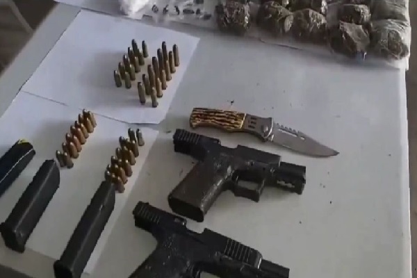 Armas de fuego, municiones y drogas fuero encontrados en una requisa sorpresa. Foto. Diomedes Sánchez Armas de fuego, municiones y drogas fuero encontrados en una requisa sorpresa. Foto. Diomedes Sánchez