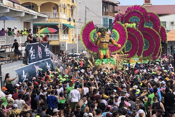 Calle Abajo de Las Tablas, Lía Victoria Borrero, a su salida al Parque Porras. Foto. Thays Dompinguez