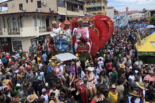 Calle Arriba de Las Tablas, María Fernanda Tejada, durante su paseo por el Parque Porras. Foto. Thays Domínguez