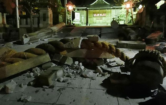 Se cree que puede haber gente atrapada bajo los restos de 14 de estos edificios tras terremoto en Japón. Foto: EFE