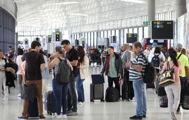  Viajeros en el aeropuerto Internacional de Tocumen. Foto: Archivo