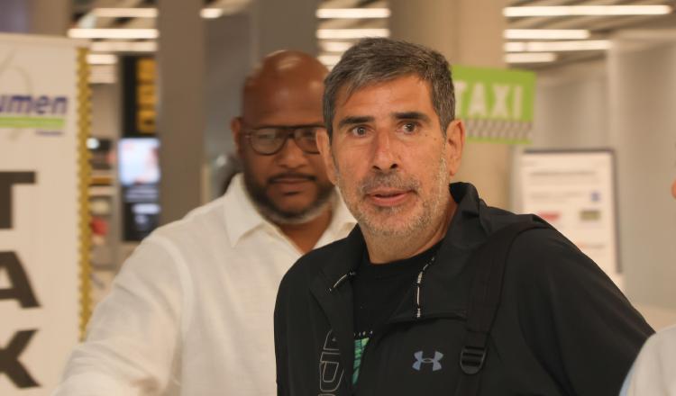 Gonzalo García a su llegada al Aeropuerto Internacional de Tocumen. Foto: Fepaba 