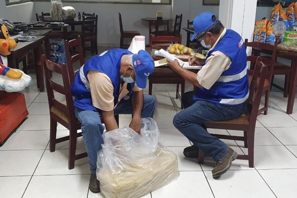 La población también debe estar pendiente de los alimentos que va a consumir. Foto. Thays Domínguez