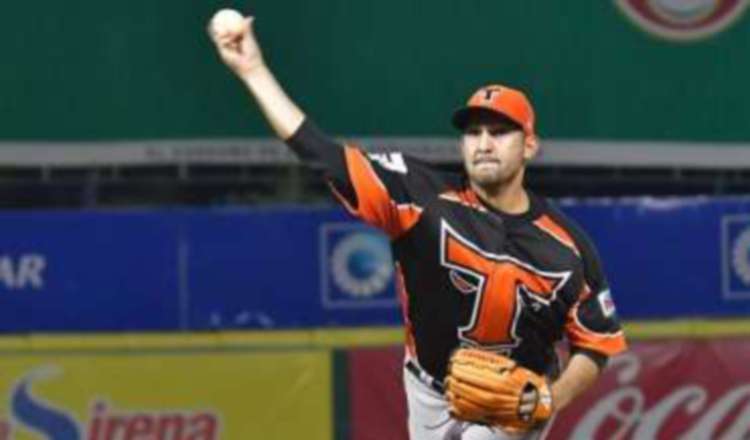 Paolo Espino ganó la triple corona en  el béisbol de República Dominicana. Foto. Instagram