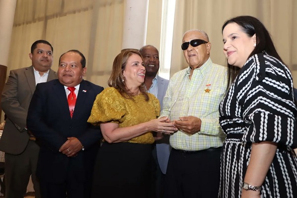 Protagonistas del 9 de enero fueron reconocidos por autoridades del Gobierno. Foto: Cortesía Meduca