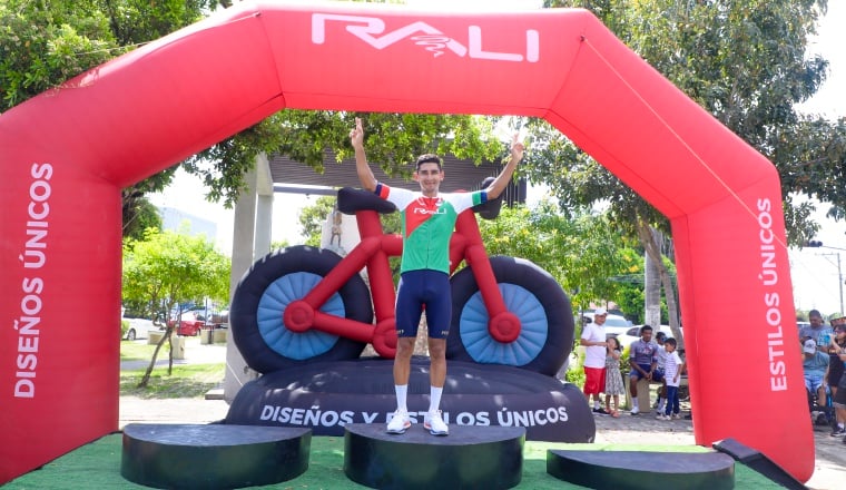Alex Strah es el nuevo líder de la Vuelta Ciclística Internacional a Chiriquí. Foto: Fepaci