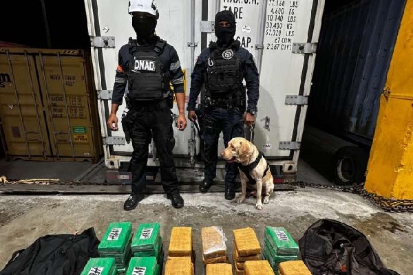 La Policía Nacional continúa trabajando incansablemente para mantener la seguridad en los puertos y fronteras. Foto. Proteger y Servir