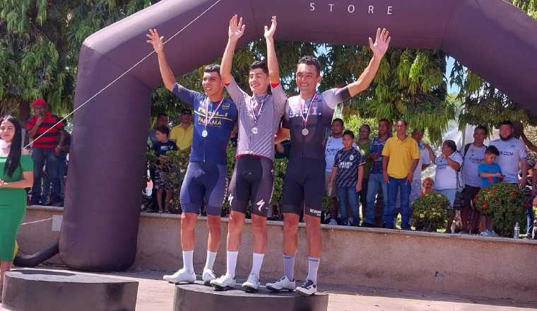 Roberto Herrera (izq.), Emanuel Castro y Víctor Jaén. Foto: Jaime Chávez