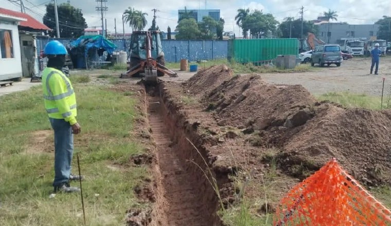 Trabajos en el estadio Roberto Mariano Bula de Colón. Fotos: Diómedez Sánchez S.