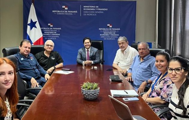 La DGI registró uno 60 mil contribuyentes que ya eran usuarios de la factura electrónica. Foto: EFE