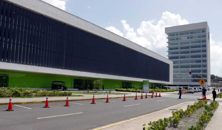 Edificio principal de la Ciudad de la Salud, instalación que  se encuentra totalmente operativa. Foto: Víctor Arosemena