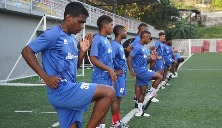 Sporting San Miguelito durante los entrenamientos en la cancha de Los Andes. Foto: Cortesía