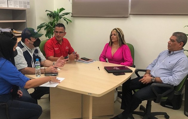 Leblanc se reunió con el ministro Sucre y las autoridades de salud de la provincia de Los Santos. Foto: Thays Domínguez
