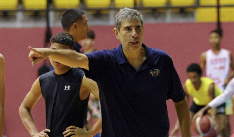 Gonzalo García realizó un campamento para chicos de U15 y U16 años en la Arena Roberto Durán. Foto: Fepaba