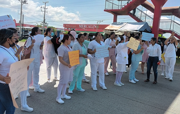 Enfermeros exigen nombramiento permanente en Veraguas