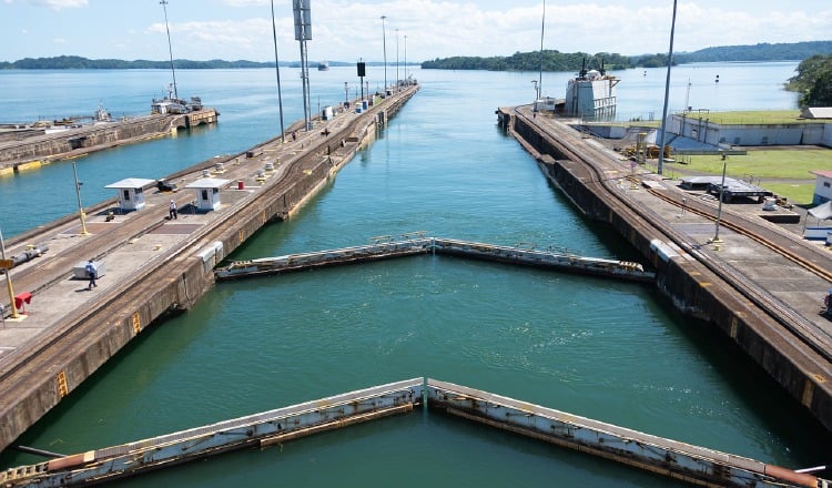 Con la disponibilidad de agua de  los lagos Gatún y Alajuela, el Canal de Panamá proyecta un total de  24 tránsitos diarios hasta finales del mes de abril. Pixabay