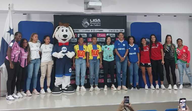 Jugadoras de diferentes equipos de la Liga de Fútbol Femenino. Foto: Jaime Chávez