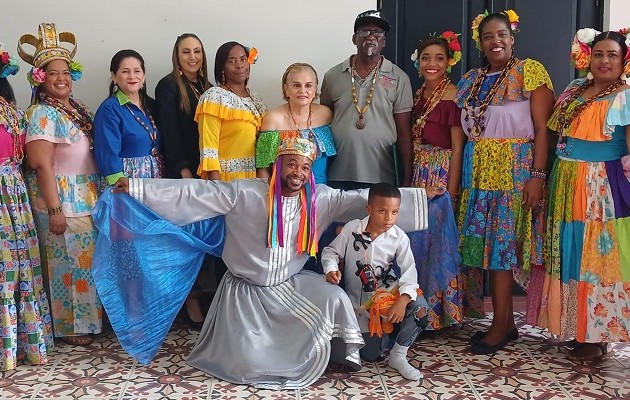 Los participantes en estos ritos y festividades tocan instrumentos e interpretan música Congo, celebran su libertad. Foto: Diomedes Sánchez 