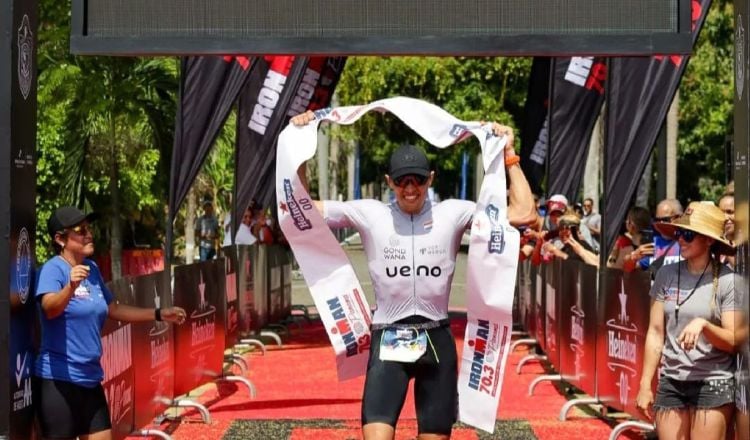 El paraguayo Andrés Arce se impuso en la versión del Ironman 70.3 de Panamá. Foto: Instagram