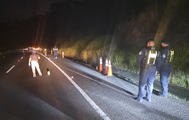 Muchos conductores solicitan la habilitación de luminarias en la autopista. Foto / Diómedes Sánchez.