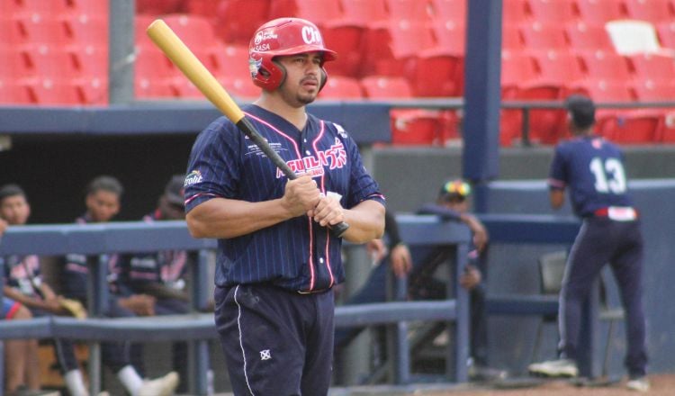 Carlos Xavier Quiroz es el campeón bate en Probeis. Foto: Probeis