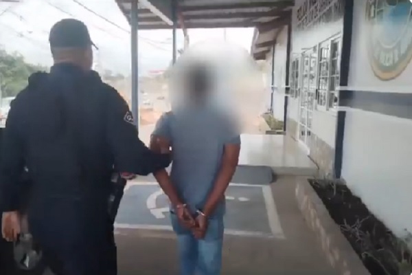 En Vista Alegre, Arraiján un hombre fue detenido por el presunto delito de estafa. Foto. Proteger y Servir
