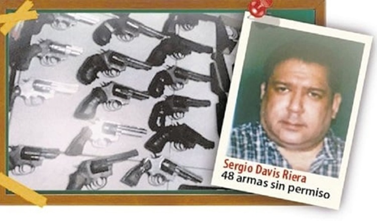 En el allanamiento que se vincula a Sergio Davis, se decomisaron armas de grueso calibre, equipos de interceptación, etc.  Archivo 