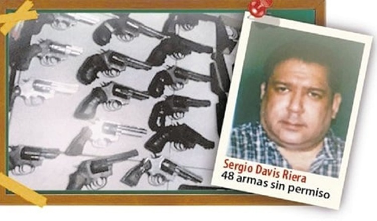 En el allanamiento que se vincula a Sergio Davis, se decomisaron armas de grueso calibre, equipos de interceptación, etc. Archivo