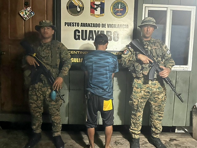 El ciudadano panameño fue detenido por el delito de Tráfico Ilícito de Migrantes. Forto: Cortesía Senafront El ciudadano panameño fue detenido por el delito de Tráfico Ilícito de Migrantes. Forto: Cortesía Senafront
