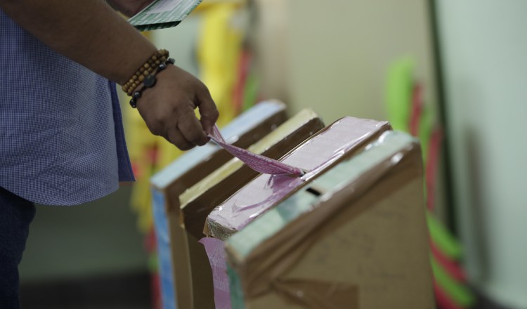 La campaña culmina el último segundo del 2 de mayo; luego rige lo que se conoce como  periodo de reflexión que va del 3 al 4 de mayo, para llegar al día de las elecciones. Archivo