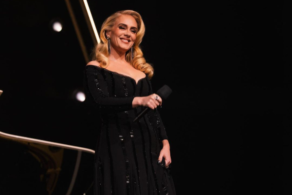 Adele. Foto: @adele
