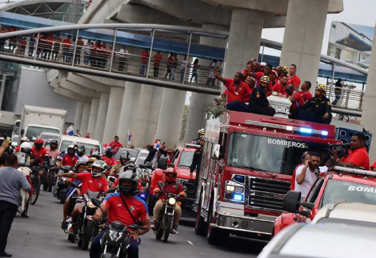 El carro de los bomberos transporta el féretro de 'Matador' Tejada.