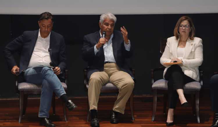 José Raúl Mulino expuso ayer que un cambio constitucional es urgente para un sistema colapsado. Víctor Arosemena