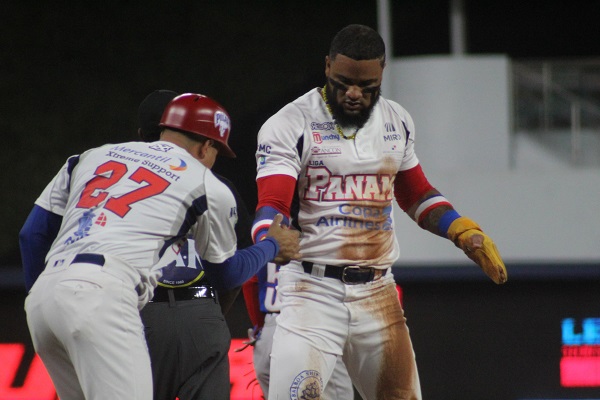 Panama defeated Puerto Rico and advanced to the semifinals of the Caribbean Series