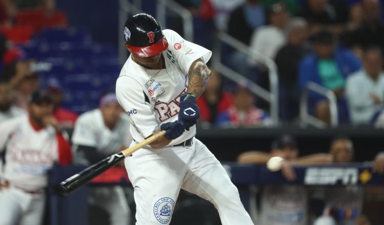 Christian Bethancourt, pegó un cuadrangular ante República Dominicana. Foto:Confederación del Caribe.