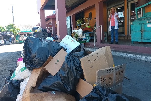  El polvorín, moscas, malos olores y la contaminación los está afectando a los moradores de la comunidad de El Espino. Foto. Melquiades Vásquez