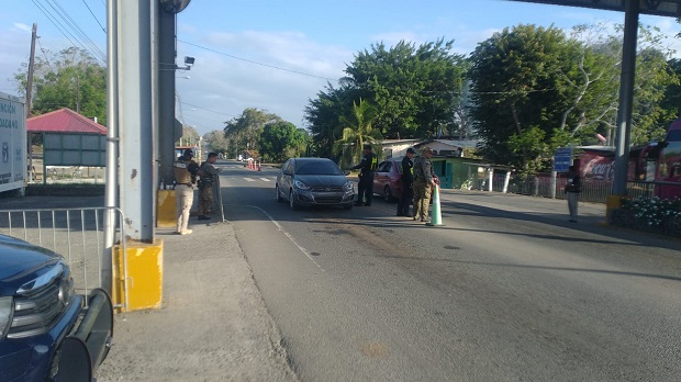 La policía ha reforzado la fiscalización y control de velocidad en los puestos que mantiene en las principales carreteras. Foto: Cortesía Policía Nacional