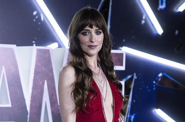 Dakota Johnson, posa en la alfombra roja de la película 'Madame Web'. Foto: EFE