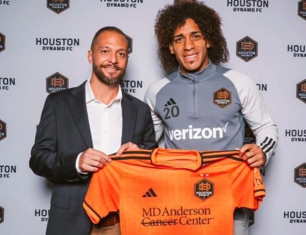 Adalberto 'Coco' Carrasquilla (der.) firmó por dos años más con el equipo del Houston Dynamo de la MLS. Foto: Instagram