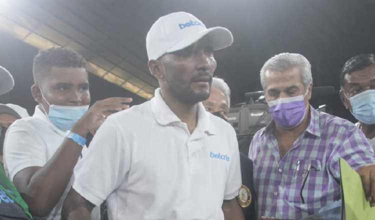 Anselmo 'Chemito' Moreno con el título pluma  Fedelatín de la AMB. Foto: Víctor Arosemena