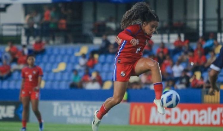 Schiandra González del seleccionado femenino de fútbol. Foto: Fepafut