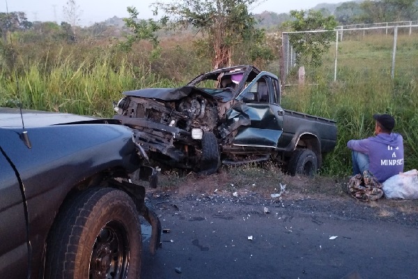 El accidente generó un importante congestionamiento en la vía, afectando a cientos de personas que se dirigían a sus trabajos en Santiago a esa hora. Foto. Melquiades Vásquez