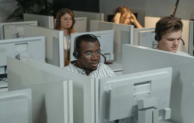 Los call center tienen gran demanda entre los jóvenes. Foto: Pexels