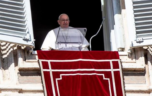 Pope Francis advocates for a just and lasting peace in Ukraine