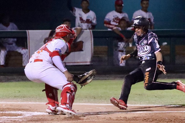 Panamá Metro ganó a Coclé el primer juego de la serie final del béisbol. Foto: Fedebeis
